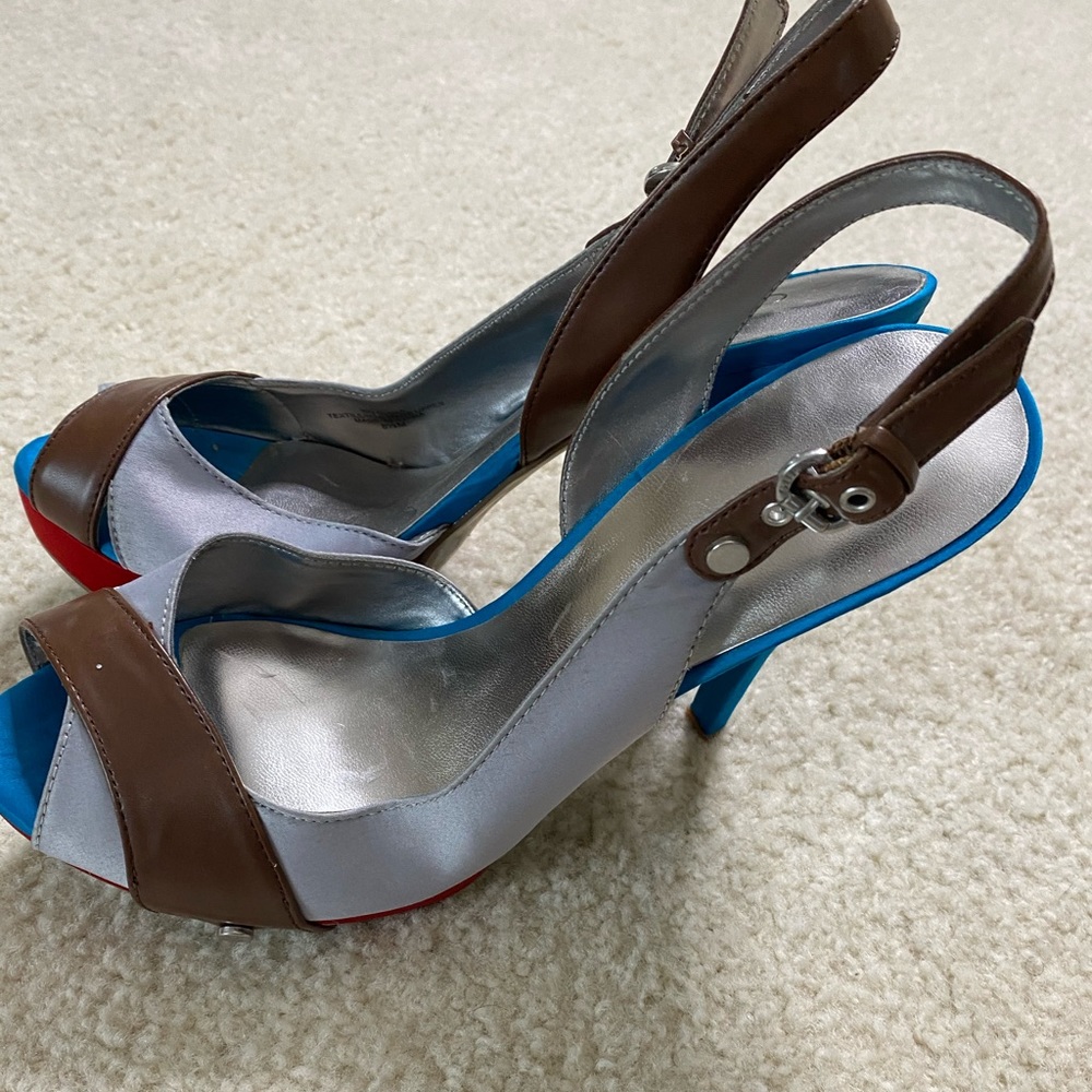 Heels - Picture 2 of 3